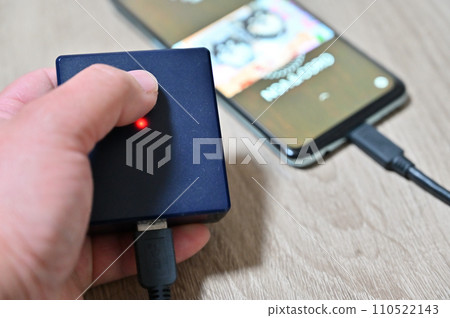 Smartphone charging warning for people who charge their smartphones with mobile batteries 110522143