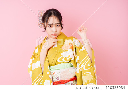 Young woman in long-sleeved kimono Young woman in long-sleeved kimono 110522984
