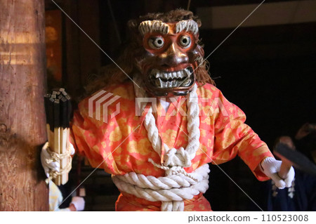 A red demon that appeared during the demon chase ceremony 110523008