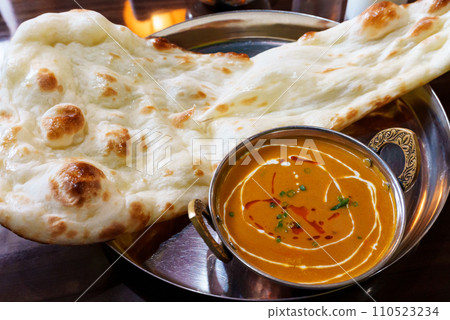 Butter chicken curry naan 110523234