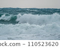 洶湧的波浪 110523620