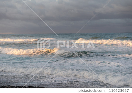 洶湧的大海 110523637