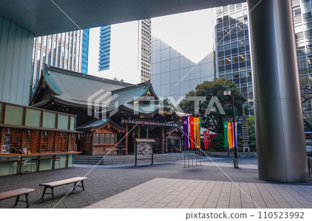 Toranomon Kotohira Shrine surrounded by buildings in the city center (Toranomon, Minato-ku, Tokyo) Toranomon Kotohira Shrine surrounded by buildings in the city center (Toranomon, Minato-ku, Tokyo) 110523992