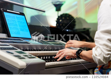 Electone playing Electone playing 110524084