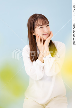 Beauty Woman Blue Back Front Bokeh 110525389