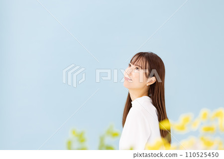 Beauty Woman Blue Back Front Bokeh 110525450