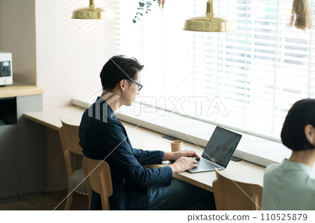 A man working at a cafe 110525879