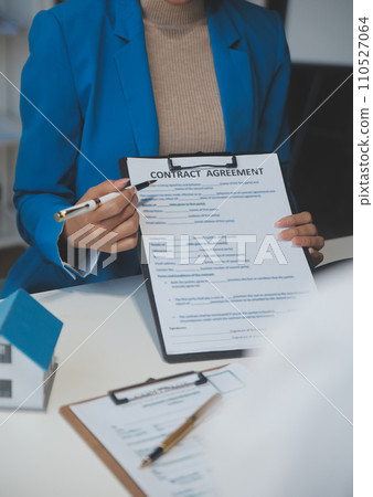 Real estate agent and customer signing contract to buy house, insurance or loan real estate.rent a house,get insurance or loan real estate or property. Real estate agent and customer signing contract to buy house, insurance or loan real estate.rent a house,get insurance or loan real estate or property. 110527064