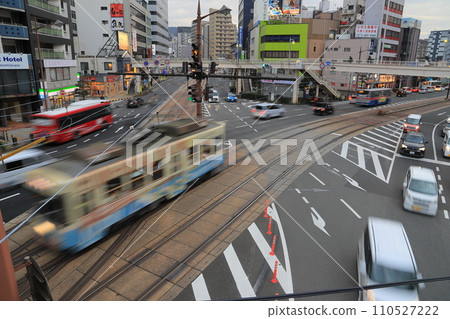 電車來來往往的長崎街道 電車來來往往的長崎街道 110527222