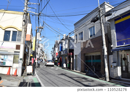 橫濱市神奈川區博樂車站前的街景（博樂購物街） 110528276