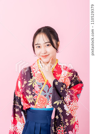 Young woman in hakama style 110529379