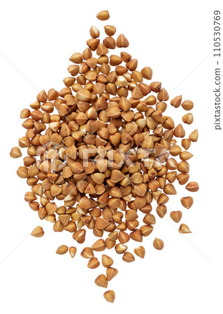 Uncooked whole buckwheat grains 110530769