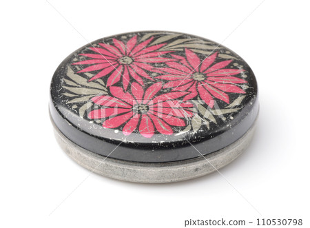 Old scratyched round tin box Old scratyched round tin box 110530798