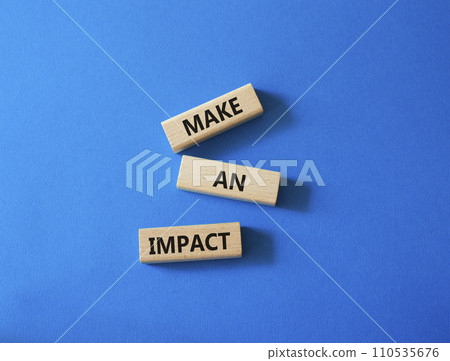 Make a plan symbol. Concept word Make a plan on wooden blocks. Beautiful blue background. Business and Make a plan concept. Copy space 110535676