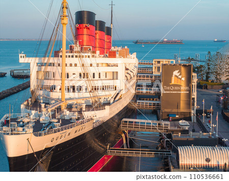 Panoramic aerial view of Long Beach and Queen Mary, California. 110536661