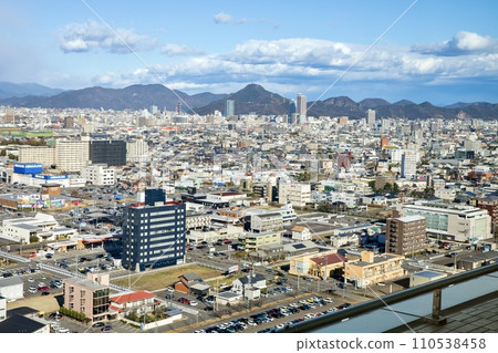 從岐阜縣政府展望大廳看到的岐阜市（岐阜站方向） 110538458