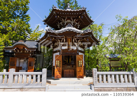 Spring in Ueda City, Nagano Prefecture, Bessho Onsen with fresh greenery, Seven Sufferings Jizo Spring in Ueda City, Nagano Prefecture, Bessho Onsen with fresh greenery, Seven Sufferings Jizo 110539364