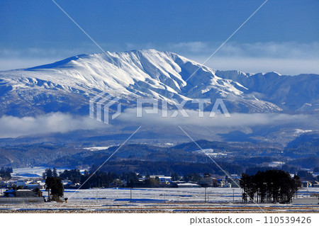 2020年新年：雲霧繚繞的月山 110539426