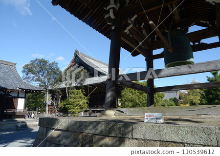 秋天 京都市右京區 清涼寺鐘樓 嵯峨 秋天 京都市右京區 清涼寺鐘樓 嵯峨 110539612