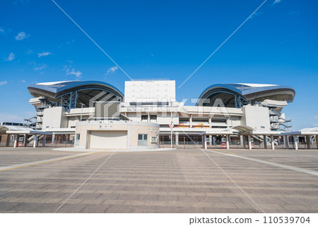 《埼玉縣》晴朗的藍天和埼玉體育場的風景 2002 《埼玉縣》晴朗的藍天和埼玉體育場的風景 2002 110539704