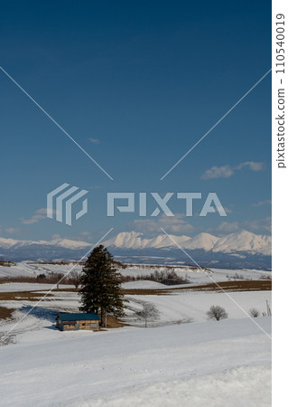 Rural scenery in early spring in Hokkaido 110540019