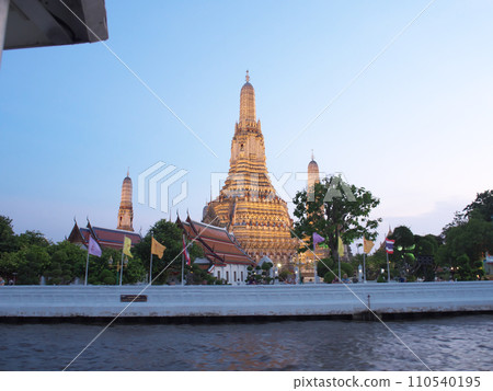 泰國，曼谷，鄭王廟，從船上欣賞日落美景 110540195