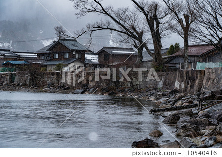 Photographing the snowy old village of Kaizuhama, Makino Town, Takashima City, Shiga Prefecture, in Hubei. Photographing the snowy old village of Kaizuhama, Makino Town, Takashima City, Shiga Prefecture, in Hubei. 110540416