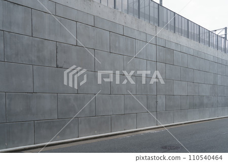 Concrete retaining wall 110540464