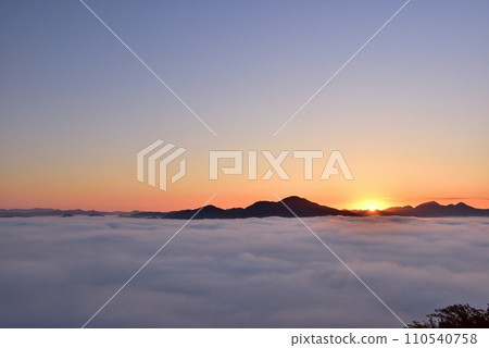 從黑井城遺址看到筱山盆地的丹波霧(雲海) 從黑井城遺址看到筱山盆地的丹波霧(雲海) 110540758