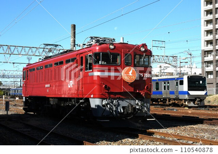 The ED75 electric locomotive and the E531 series of the Joban Line depart at Mito. The ED75 electric locomotive and the E531 series of the Joban Line depart at Mito. 110540878