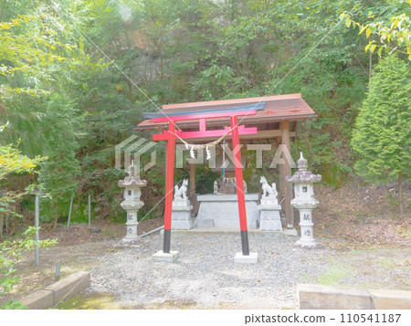 Small Inari Shrine 110541187
