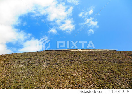 Scenery of blue sky and thatched roof 3 110541239