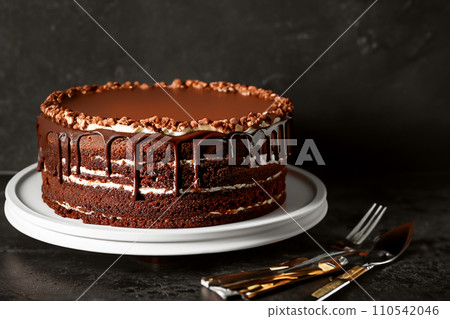 luxuriously decorated chocolate cake 110542046