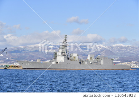 Photographing the scenery of a Self-Defense Force ship being repaired at Hakodate Dock, Hakodate Port, Hakodate City, Hokkaido in winter. Photographing the scenery of a Self-Defense Force ship being repaired at Hakodate Dock, Hakodate Port, Hakodate City, Hokkaido in winter. 110543928