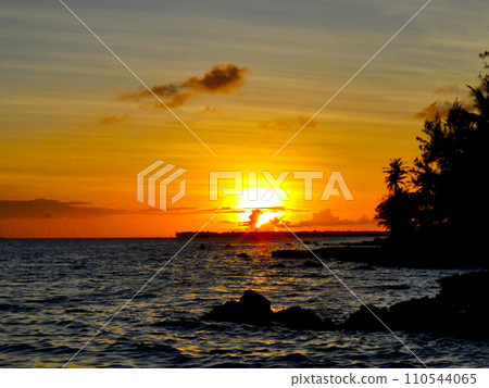 Sunset over Rangiroa Atoll, Tahiti 110544065