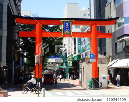 生田神社位於兵庫縣神戶市,有著《日本書紀》中記載的歷史,是神戶立國之民在此服務的歷史。 生田神社位於兵庫縣神戶市,有著《日本書紀》中記載的歷史,是神戶立國之民在此服務的歷史。 110544509