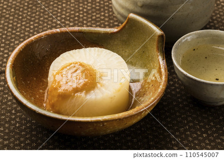 Furofuki daikon and sake 110545007
