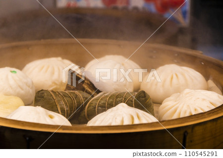Steamed rice cake and meat bun Steamed rice cake and meat bun 110545291