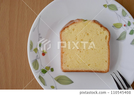 Tea time scene with lemon cake and black tea 110545408