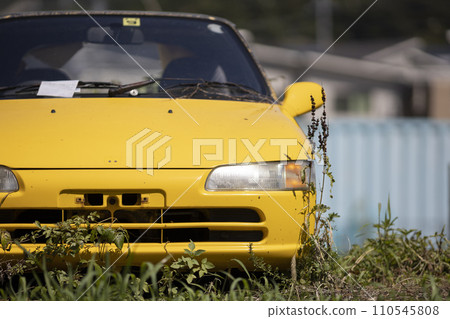 Abandoned car 110545808