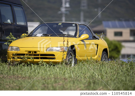被遺棄的汽車 被遺棄的汽車 110545814