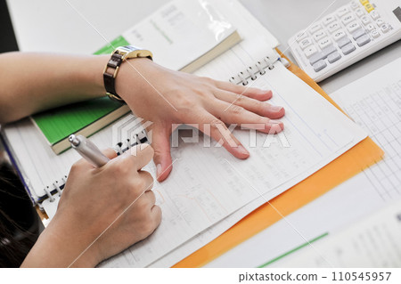 掌握在正在上課的學生手中 110545957