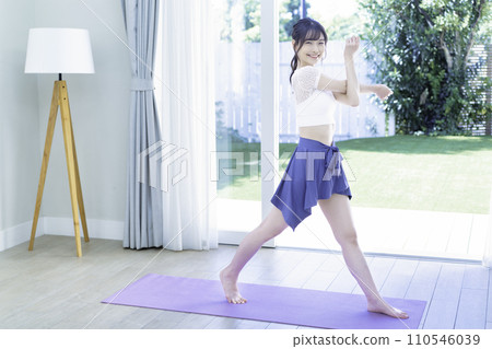 一個小伙子瑜伽 110546039