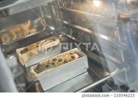 cake baking scene cake baking scene 110546223