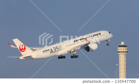 New Chitose Airport in winter_A350 takeoff plane 110547700