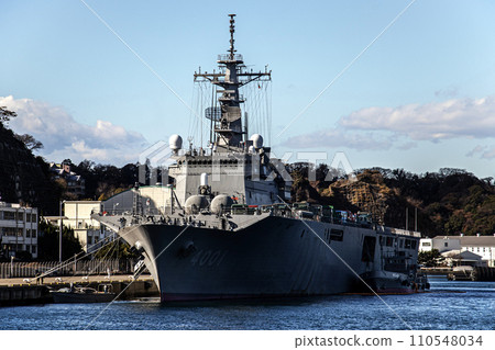 海上自衛隊運輸艦大隅號在大規模救災派遣中也發揮積極的物資運輸作用。 海上自衛隊運輸艦大隅號在大規模救災派遣中也發揮積極的物資運輸作用。 110548034