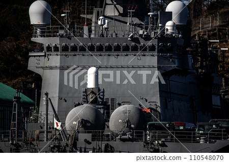 海上自衛隊運輸艦大隅號在大規模救災派遣中也發揮積極的物資運輸作用。 海上自衛隊運輸艦大隅號在大規模救災派遣中也發揮積極的物資運輸作用。 110548070