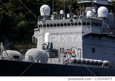 Kunisaki, a Maritime Self-Defense Force transport ship that also plays an active role in transporting supplies during large-scale disaster relief dispatches. Kunisaki, a Maritime Self-Defense Force transport ship that also plays an active role in transporting supplies during large-scale disaster relief dispatches. 110548073