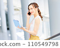 打電話給的女商人 110549798