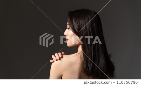 Asian beauty, women who turn their heads, skin care Asian beauty, women who turn their heads, skin care 110550780